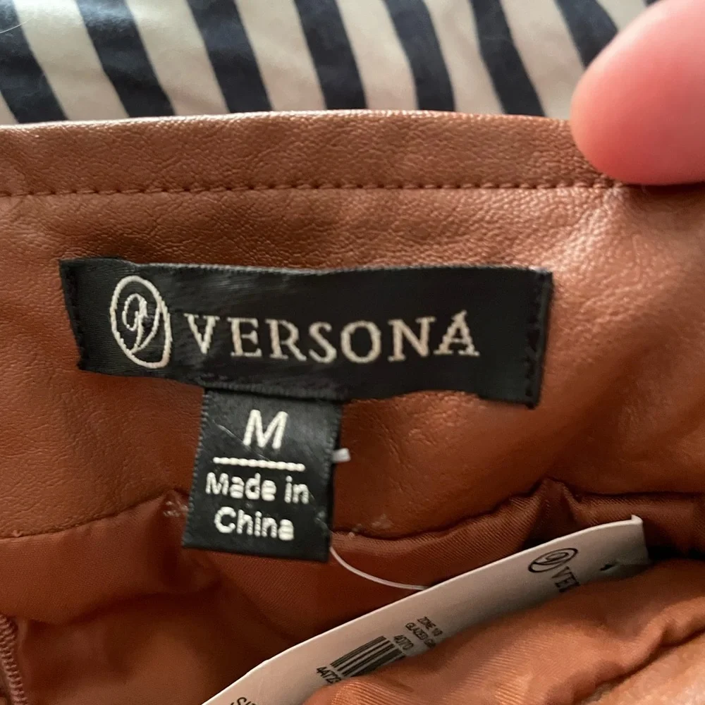 Versona faux leather belted miniskirt - Picture 8 of 10